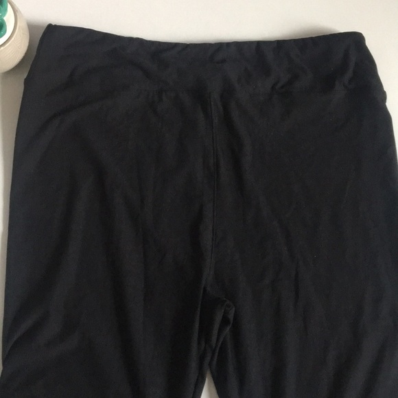 { LuLaRoe } Solid Black TC2 legging - Picture 2 of 8